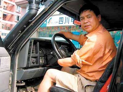 无手车神——何跃林