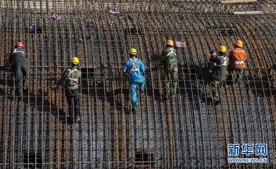 京北坝上草原高速公路紧张施工