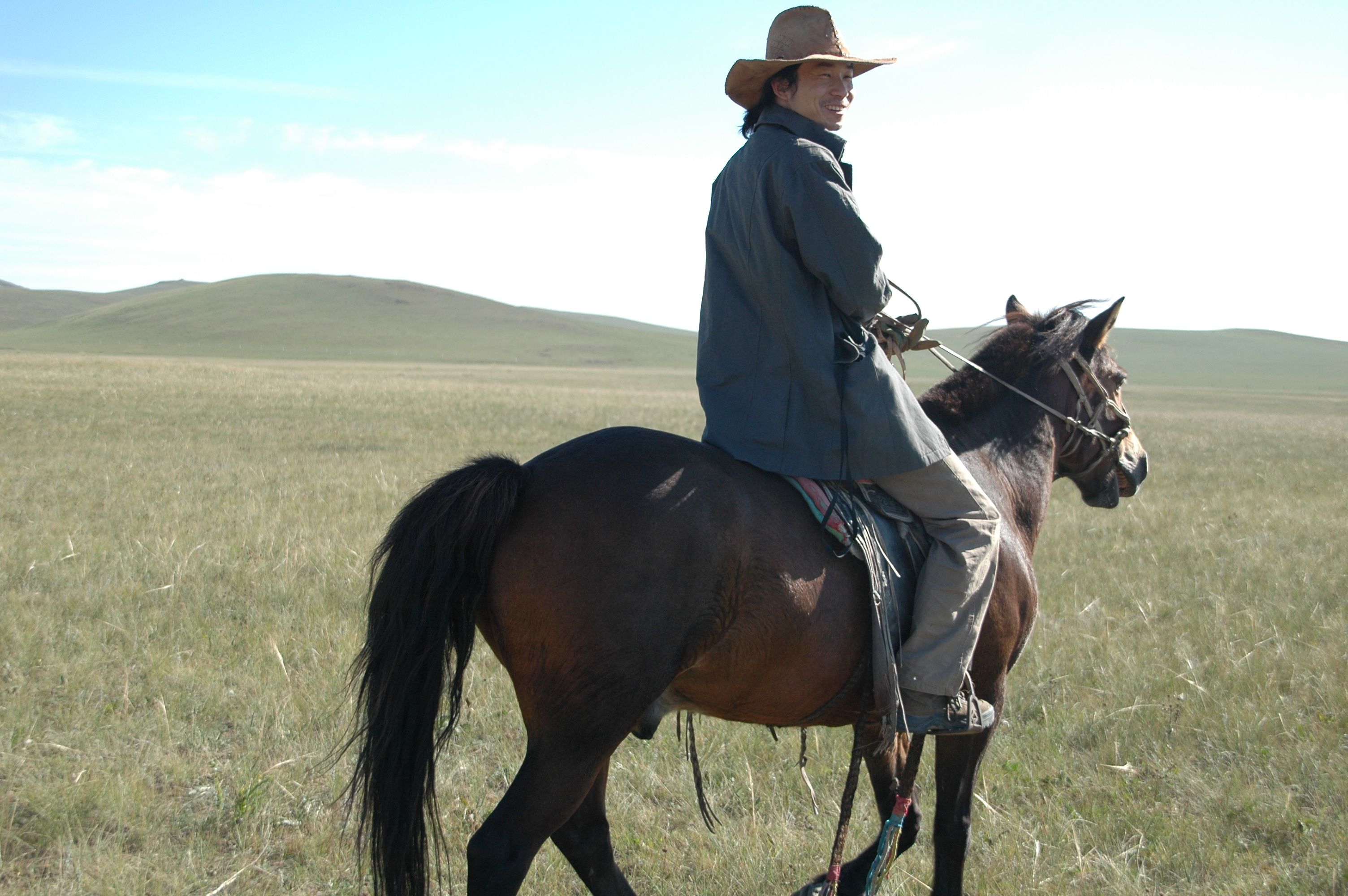 草原爱好者必去的五大草原，骑上一匹快马，奔驰在辽阔的草原上__凤凰网